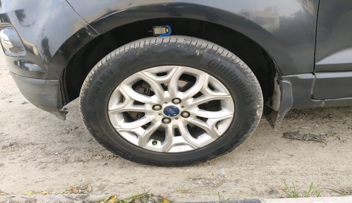 2017 Ford Ecosport TITANIUM 1.5L DIESEL, Diesel, Manual, 1,21,198 km, tyre