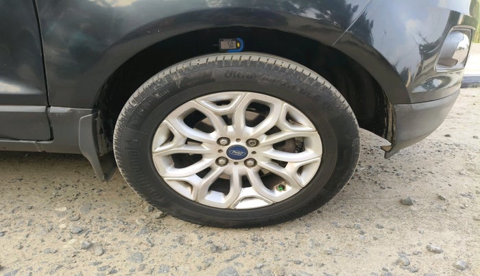 2017 Ford Ecosport TITANIUM 1.5L DIESEL, Diesel, Manual, 1,21,198 km, tyre