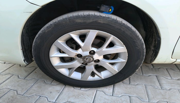 2015 Nissan Sunny XV DIESEL, Diesel, Manual, 2,50,353 km, tyre