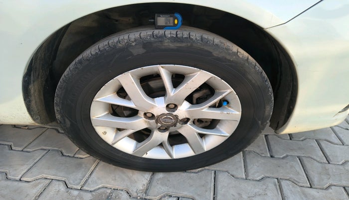 2015 Nissan Sunny XV DIESEL, Diesel, Manual, 2,50,353 km, tyre