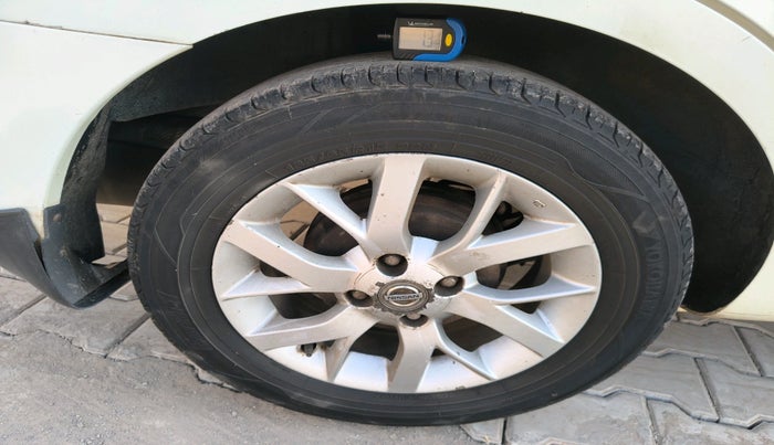 2015 Nissan Sunny XV DIESEL, Diesel, Manual, 2,50,353 km, tyre