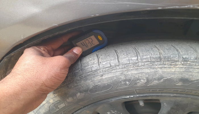 2015 Honda Mobilio 1.5L I-DTEC V, Diesel, Manual, 1,16,545 km, tyre