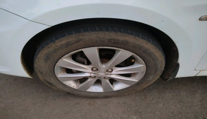 2012 Hyundai Verna FLUIDIC 1.4 CRDI EX, Diesel, Manual, 1,11,007 km, tyre