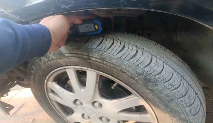 2011 Honda Brio V MT, Petrol, Manual, 88,358 km, tyre