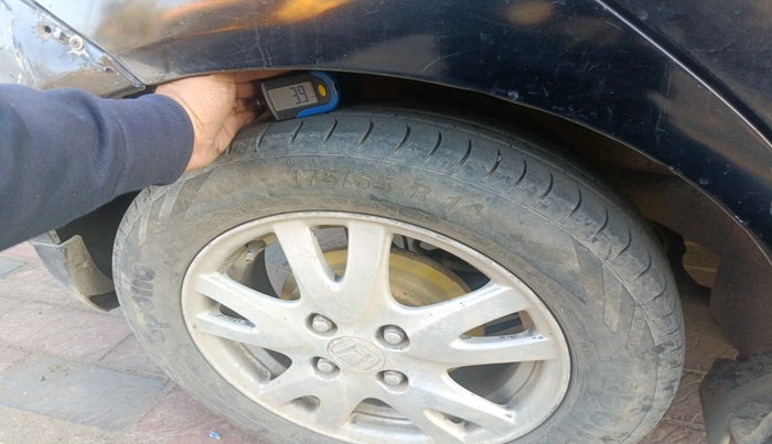 2011 Honda Brio V MT, Petrol, Manual, 88,358 km, tyre