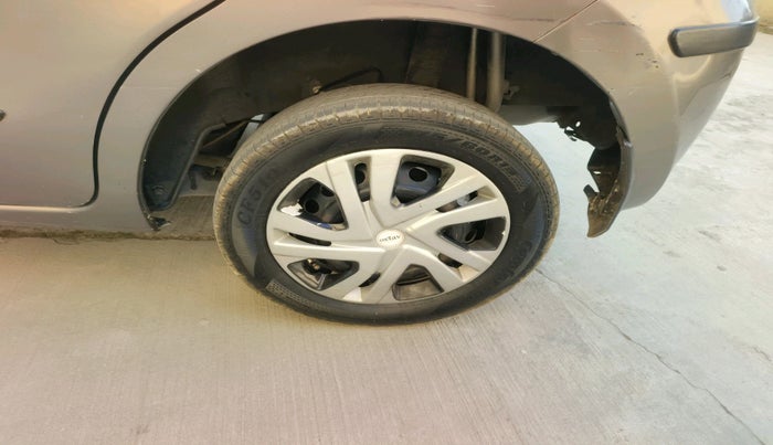 2015 Datsun Go T, Petrol, Manual, 83,368 km, tyre