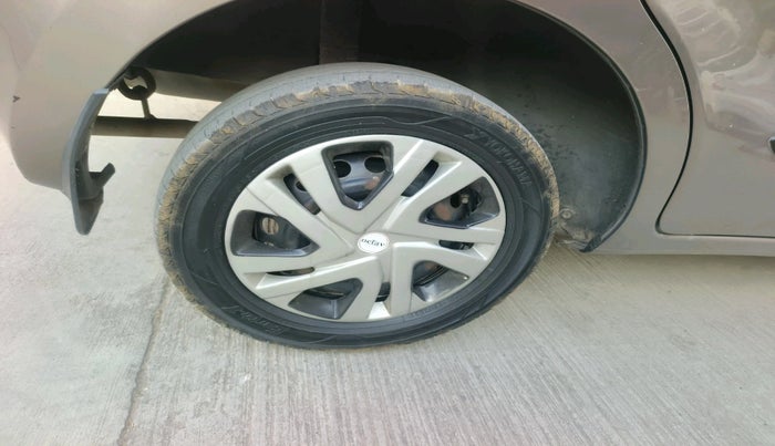 2015 Datsun Go T, Petrol, Manual, 83,368 km, tyre