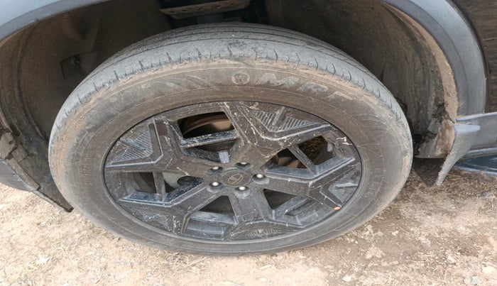 2024 Tata Safari ACCOMPLISHED PLUS 6 STR DARK EDITION, Diesel, Manual, 35,500 km, tyre