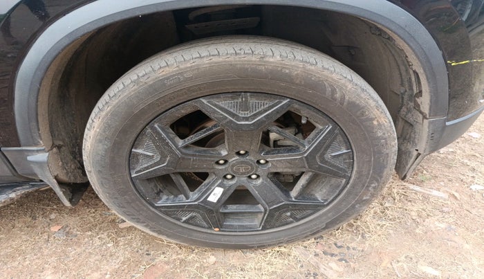 2024 Tata Safari ACCOMPLISHED PLUS 6 STR DARK EDITION, Diesel, Manual, 35,500 km, tyre