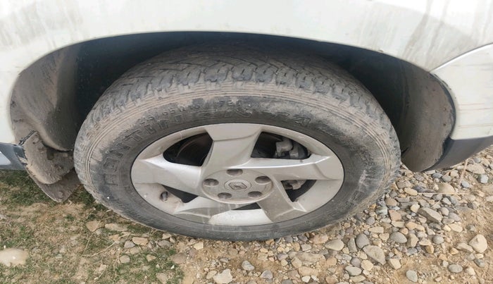 2015 Renault Duster 110 PS RXZ DIESEL, Diesel, Manual, 1,19,636 km, tyre