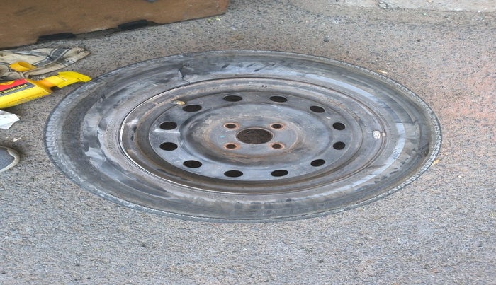 2013 Maruti Swift Dzire VXI, Petrol, Manual, 1,38,400 km, tyre