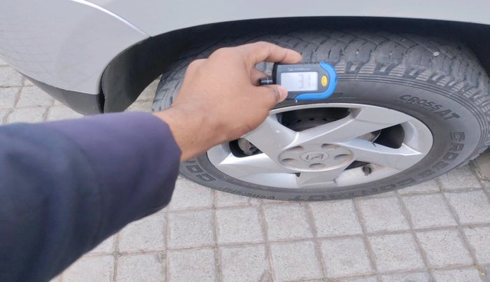 2015 Renault Duster 85 PS RXL DIESEL, Diesel, Manual, 1,36,590 km, tyre