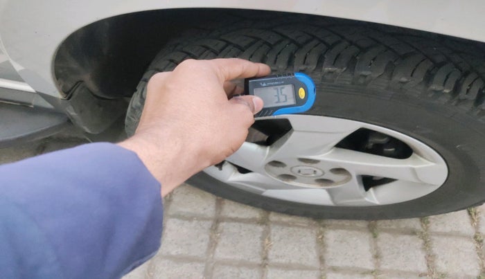 2015 Renault Duster 85 PS RXL DIESEL, Diesel, Manual, 1,36,590 km, tyre