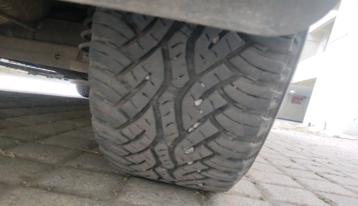 2015 Renault Duster 85 PS RXL DIESEL, Diesel, Manual, 1,36,590 km, tyre