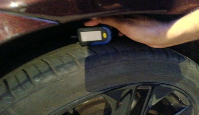 2012 Mercedes Benz E Class E 220 CDI ELEGANCE, Diesel, Automatic, 1,12,863 km, tyre