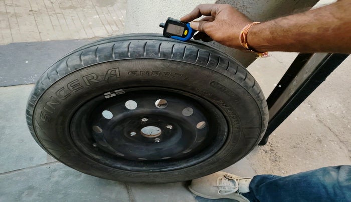 2016 Maruti Swift VXI, Petrol, Manual, 1,15,283 km, tyre