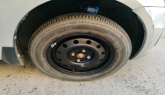 2016 Maruti Swift VXI, Petrol, Manual, 1,15,283 km, tyre