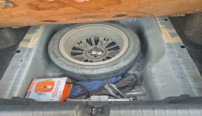 2017 Honda City 1.5L I-VTEC VX, Petrol, Manual, 1,10,372 km, tyre