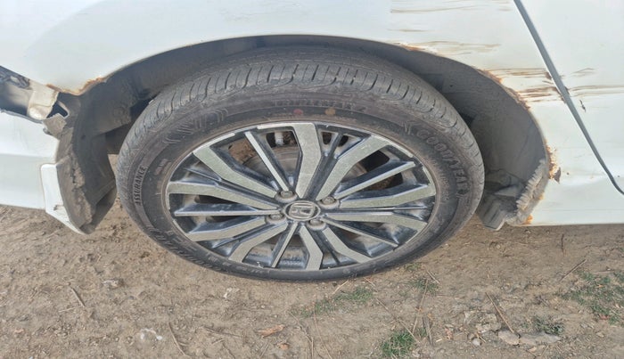 2017 Honda City 1.5L I-VTEC VX, Petrol, Manual, 1,10,372 km, tyre