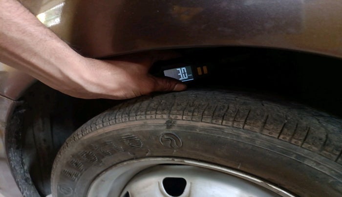 2011 Maruti Zen Estilo LXI, Petrol, Manual, 53,105 km, tyre