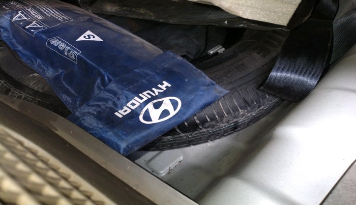 2015 Hyundai i10 SPORTZ 1.1, Petrol, Manual, 7,997 km, tyre