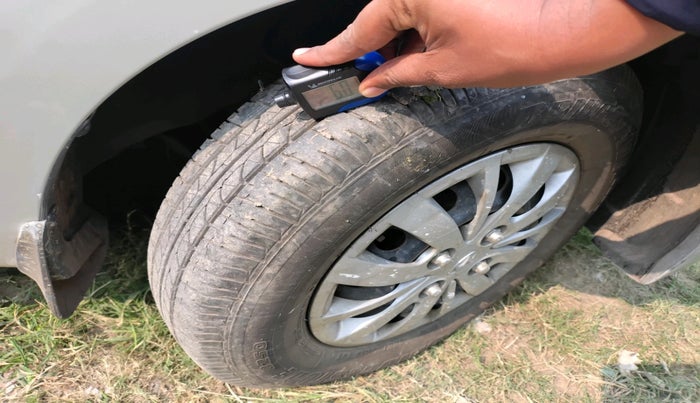 2015 Hyundai i10 SPORTZ 1.1, Petrol, Manual, 7,997 km, tyre