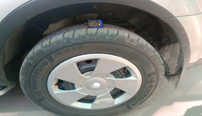 2018 Mahindra XUV500 W7, Diesel, Manual, 1,34,933 km, tyre