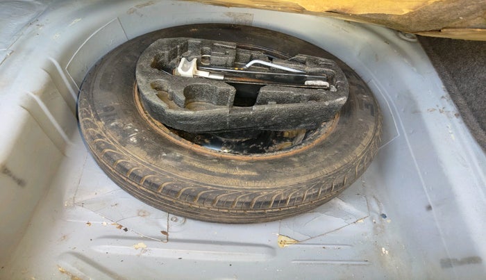 2014 Skoda Rapid ELEGANCE 1.6 TDI CR MT, Diesel, Manual, 1,00,196 km, tyre