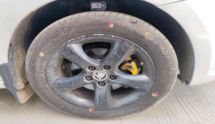 2014 Skoda Rapid ELEGANCE 1.6 TDI CR MT, Diesel, Manual, 1,00,196 km, tyre