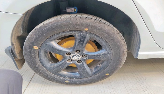 2014 Skoda Rapid ELEGANCE 1.6 TDI CR MT, Diesel, Manual, 1,00,196 km, tyre