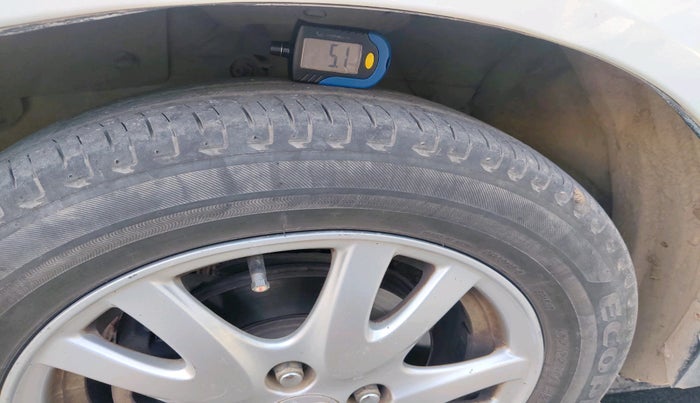 2013 Honda Brio VX AT, Petrol, Automatic, 82,545 km, tyre