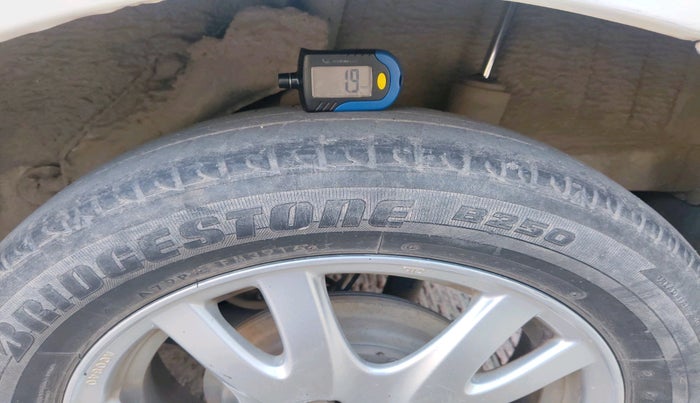 2013 Honda Brio VX AT, Petrol, Automatic, 82,545 km, tyre