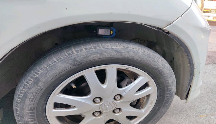 2013 Honda Brio VX AT, Petrol, Automatic, 82,545 km, tyre