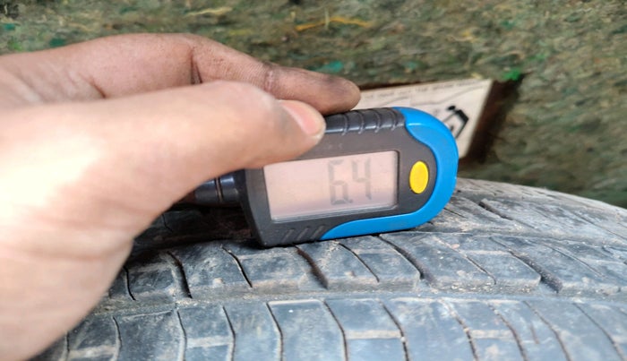 2010 Maruti Ritz LXI, Petrol, Manual, 1 km, tyre