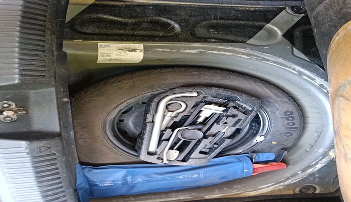 2014 Volkswagen Polo HIGHLINE1.2L, Petrol, Manual, 55,056 km, tyre