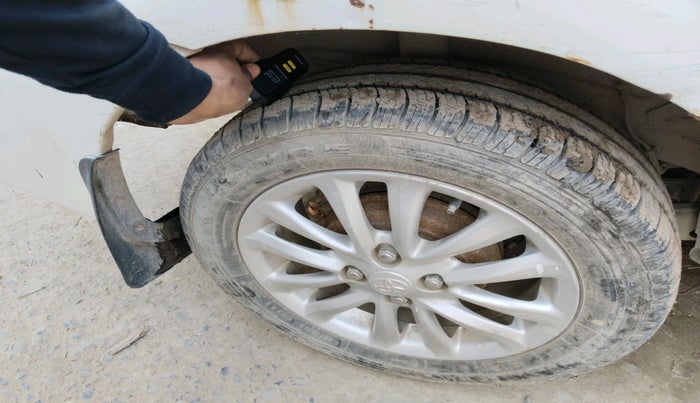 2011 Toyota Etios V, Petrol, Manual, 50,661 km, tyre