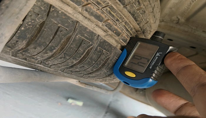 2019 Maruti Ertiga ZXI+ SHVS, Petrol, Manual, 98,620 km, tyre