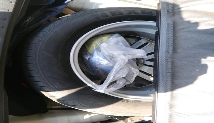 2019 Hyundai Tucson GLS 2WD AT PETROL, Petrol, Automatic, 83,529 km, tyre