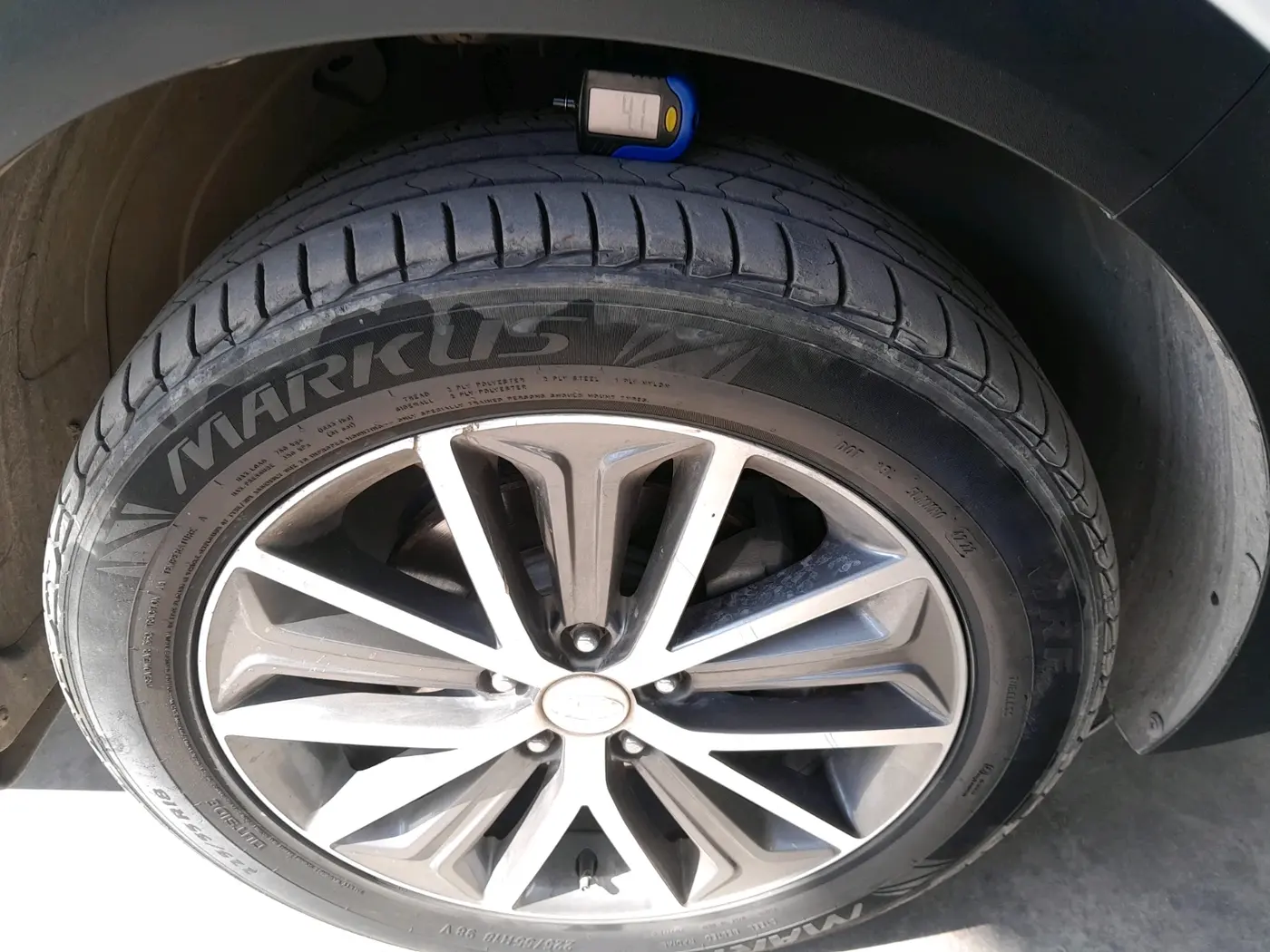 2019 Hyundai Tucson GLS 2WD AT PETROL, Petrol, Automatic, 83,529 km, tyre