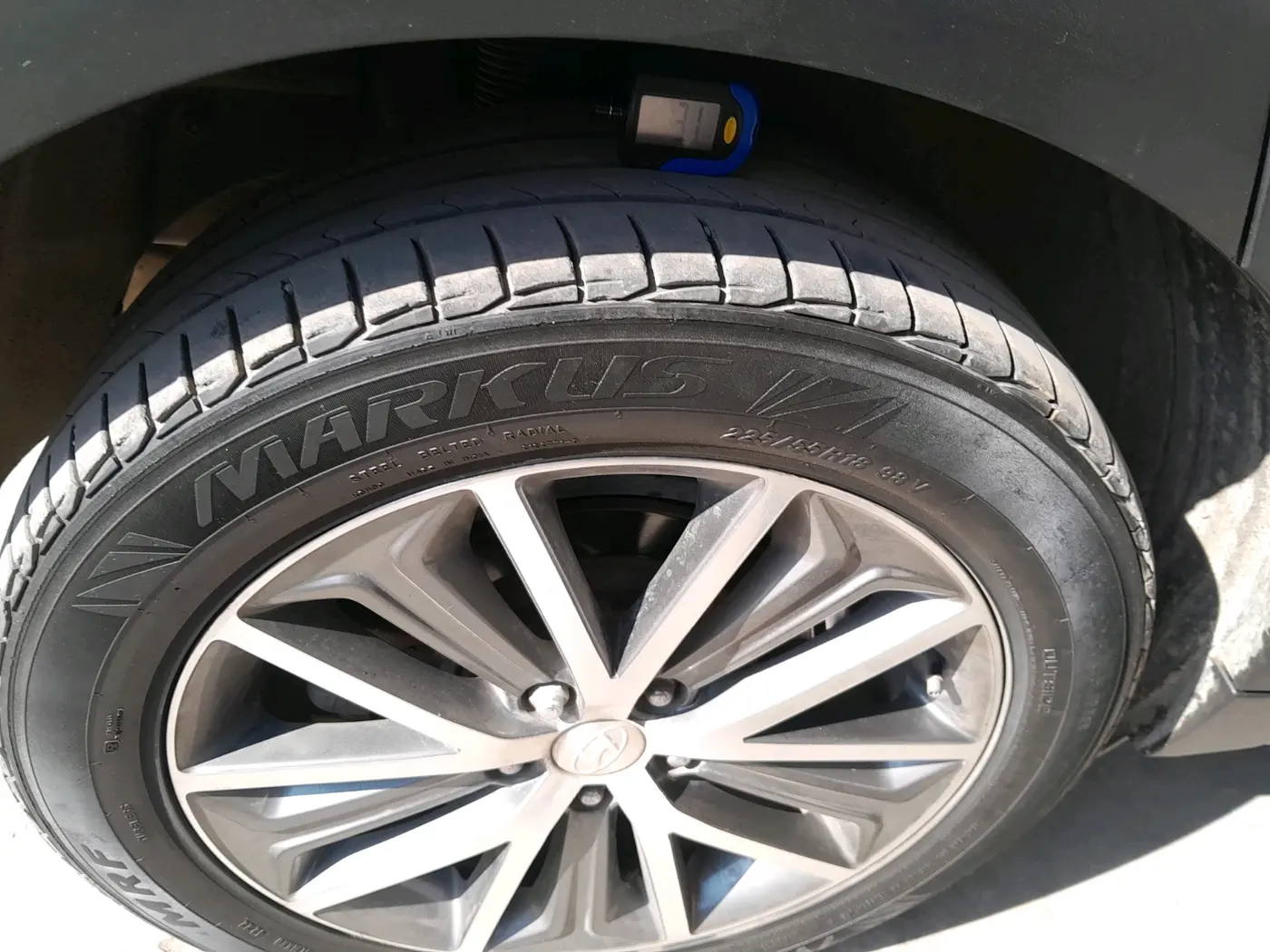 2019 Hyundai Tucson GLS 2WD AT PETROL, Petrol, Automatic, 83,529 km, tyre