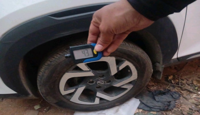 2024 Nissan MAGNITE XV Premium AMT, Petrol, Automatic, 18,951 km, tyre