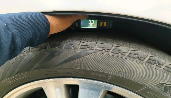 2011 Honda Accord 2.4L I-VTEC MT, Petrol, Manual, 1,14,064 km, tyre