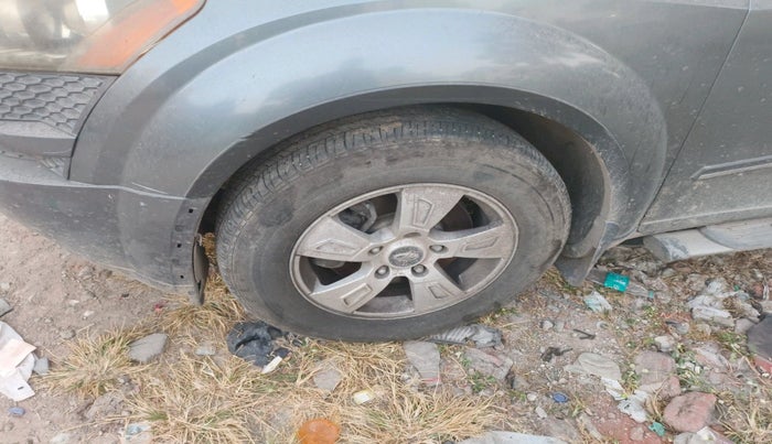 2013 Mahindra XUV500 W8, Diesel, Manual, 1,27,460 km, tyre