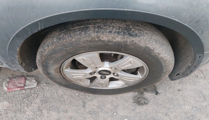 2013 Mahindra XUV500 W8, Diesel, Manual, 1,27,460 km, tyre