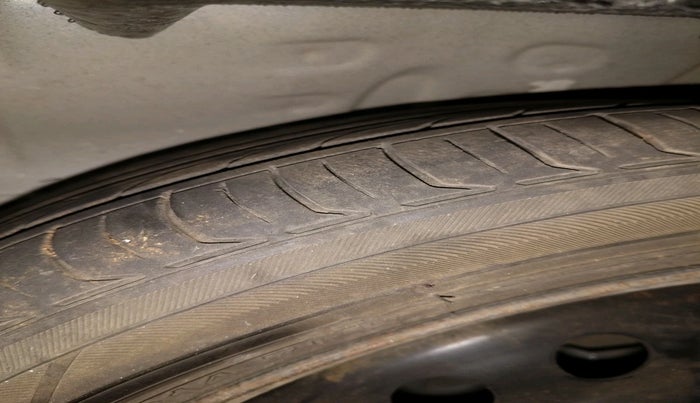 2015 Maruti Wagon R 1.0 VXI, Petrol, Manual, 1,06,814 km, tyre