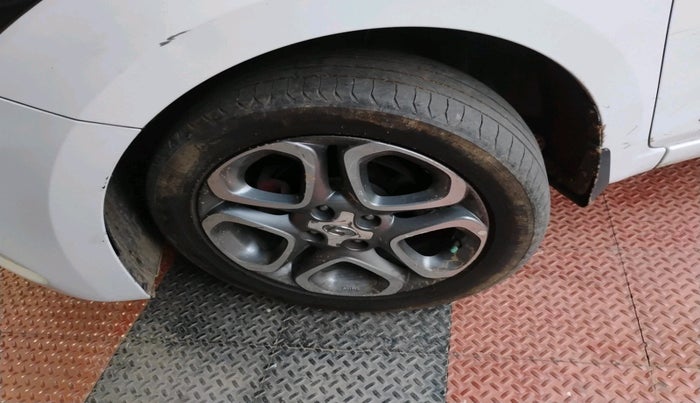 2018 Hyundai Elite i20 ASTA 1.2 (O), Petrol, Manual, 64,919 km, tyre