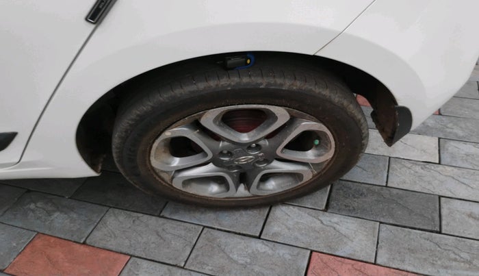 2018 Hyundai Elite i20 ASTA 1.2 (O), Petrol, Manual, 64,919 km, tyre