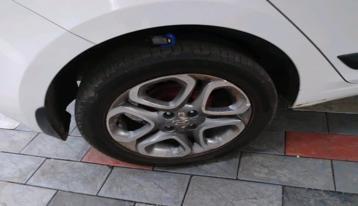 2018 Hyundai Elite i20 ASTA 1.2 (O), Petrol, Manual, 64,919 km, tyre