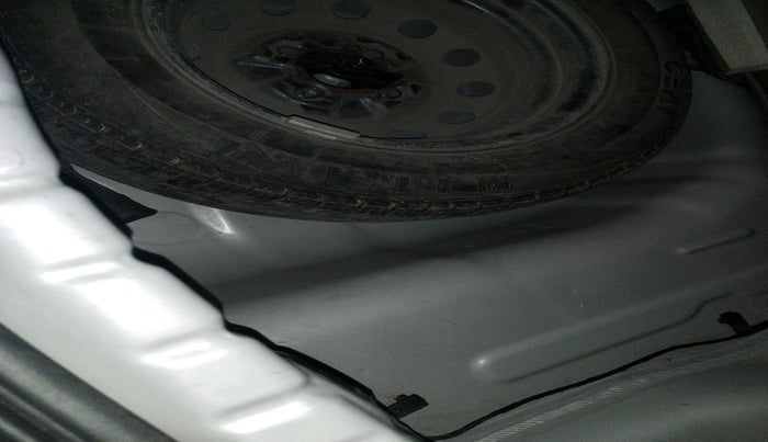 2017 Hyundai Eon ERA +, Petrol, Manual, 51,143 km, tyre