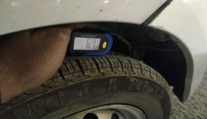 2017 Hyundai Eon ERA +, Petrol, Manual, 51,143 km, tyre